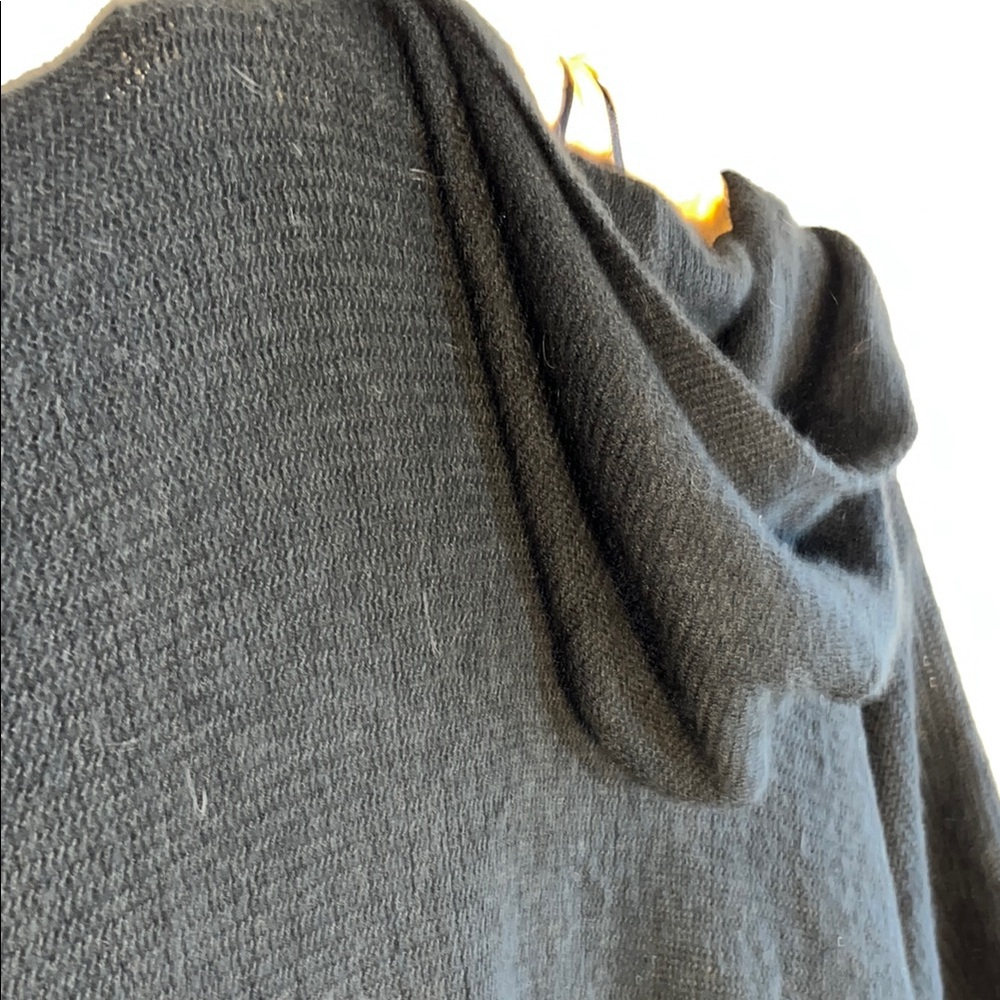 Vince Camuto‎ Black Hooded Batwing Fringed Poncho Cape Shrug Ruana - Picture 4 of 6